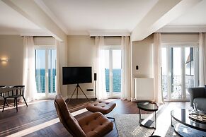 Primavera' Seafront apt with tower view