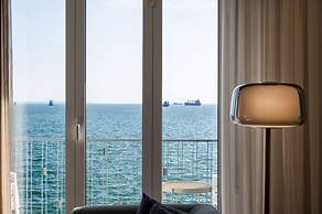 Primavera' Seafront apt with tower view