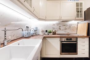 Primavera' Seafront apt with tower view