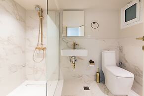 Primavera' Seafront apt with tower view