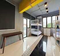 OYO 75465 Lucky Hoste