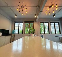 OYO 75465 Lucky Hoste