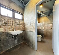 OYO 75465 Lucky Hoste