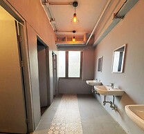 OYO 75465 Lucky Hoste