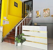 OYO 75465 Lucky Hoste