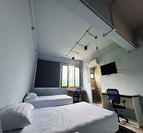 OYO 75465 Lucky Hoste