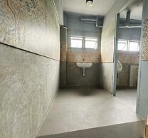 OYO 75465 Lucky Hoste