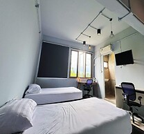 OYO 75465 Lucky Hoste