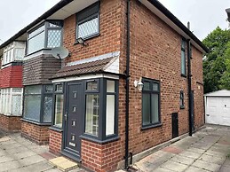 Stunning 3-bed House in Cheadle