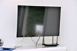 Charming Studio Apartment With Garden View