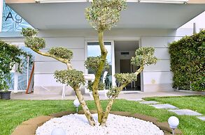 Charming Studio Apartment With Garden View