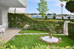 Charming Studio Apartment With Garden View