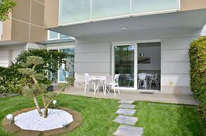 Charming Studio Apartment With Garden View