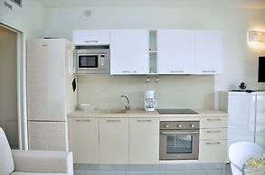 Charming Studio Apartment With Garden View