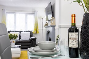 Captivating 3-bed House in Blackburn