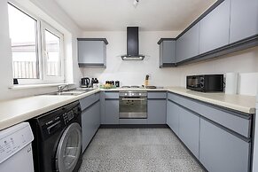 Captivating 3-bed House in Blackburn