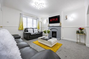 Captivating 3-bed House in Blackburn