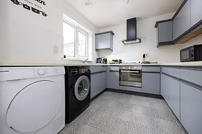 Captivating 3-bed House in Blackburn