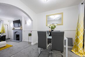 Captivating 3-bed House in Blackburn