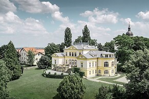 Zámek Dobřenice