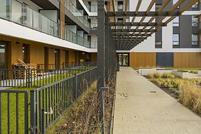 Horse Racing View 8th Floor by Renters