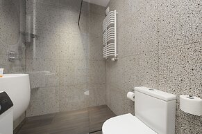 Horse Racing View 8th Floor by Renters