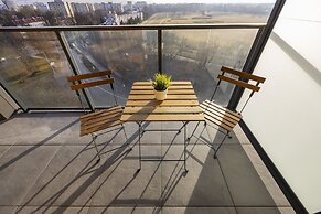 Horse Racing View 8th Floor by Renters