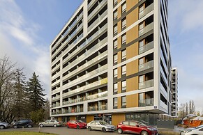 Horse Racing View 8th Floor by Renters