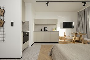 Horse Racing View 8th Floor by Renters