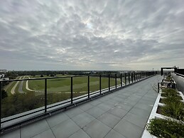 Horse Racing View 8th Floor by Renters