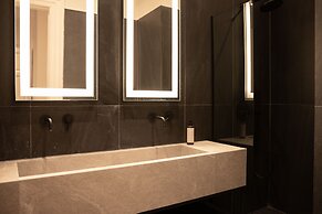 Taskou Luxury Suites