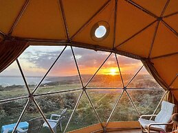 Geodome Glamping With sea Views Near Pendine