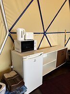 Geodome Glamping With sea Views Near Pendine