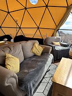 Geodome Glamping With sea Views Near Pendine