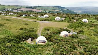 Geodome Glamping With sea Views Near Pendine