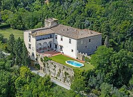 Castello Lorenzo Heart of Tuscany Renaissance Villa With Pool