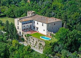 Castello Lorenzo Heart of Tuscany Renaissance Villa With Pool