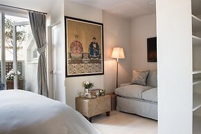 A Penthouse With Garden In Historic Palace in Rome s Historic Center