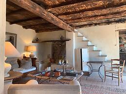 Il Podere di Metato Restored Tuscan Farmhouse With Pool With Views of 