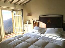 Il Podere di Metato Restored Tuscan Farmhouse With Pool With Views of 