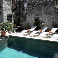 Sermoneta Historic Stone Village House With Pool in a Medieval Hill To