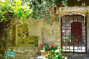 Sermoneta Historic Stone Village House With Pool in a Medieval Hill To