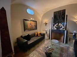 La Palazzina Santa Dorotea Splendid Rome Townhouse With Courtyard Gard