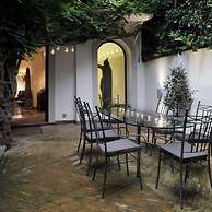 La Palazzina Santa Dorotea Splendid Rome Townhouse With Courtyard Gard