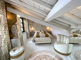 La Palazzina Santa Dorotea Splendid Rome Townhouse With Courtyard Gard