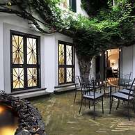 La Palazzina Santa Dorotea Splendid Rome Townhouse With Courtyard Gard