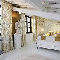 La Palazzina Santa Dorotea Splendid Rome Townhouse With Courtyard Gard