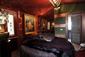 La Palazzina Santa Dorotea Splendid Rome Townhouse With Courtyard Gard