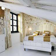 La Palazzina Santa Dorotea Splendid Rome Townhouse With Courtyard Gard