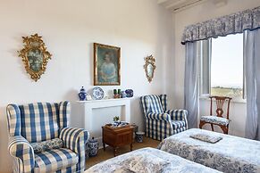 Large Beautiful Villa in Tuscan Hills of Chianti Stunning Gardens and 